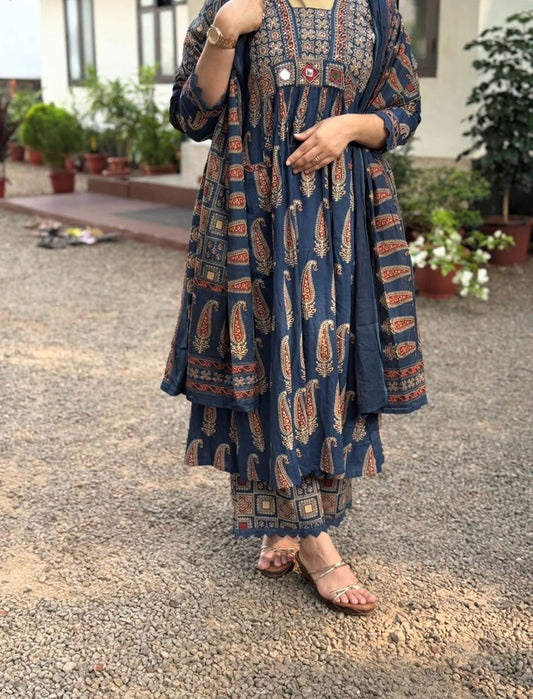 Women's V-Neck Blue Paisley Kurta and Wide-Leg Pants
