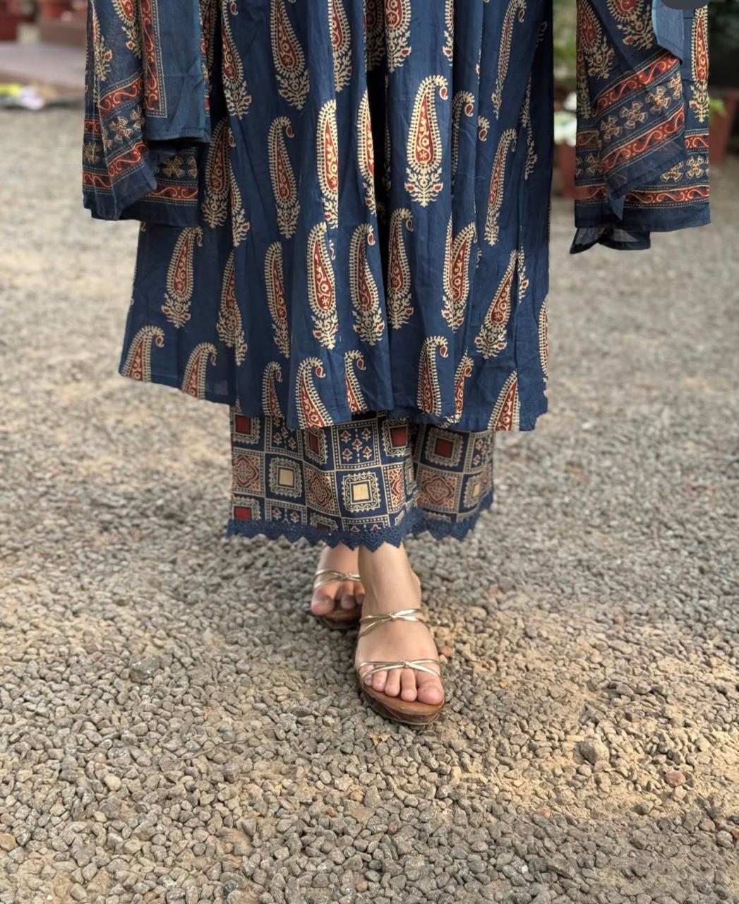 Women's V-Neck Blue Paisley Kurta and Wide-Leg Pants