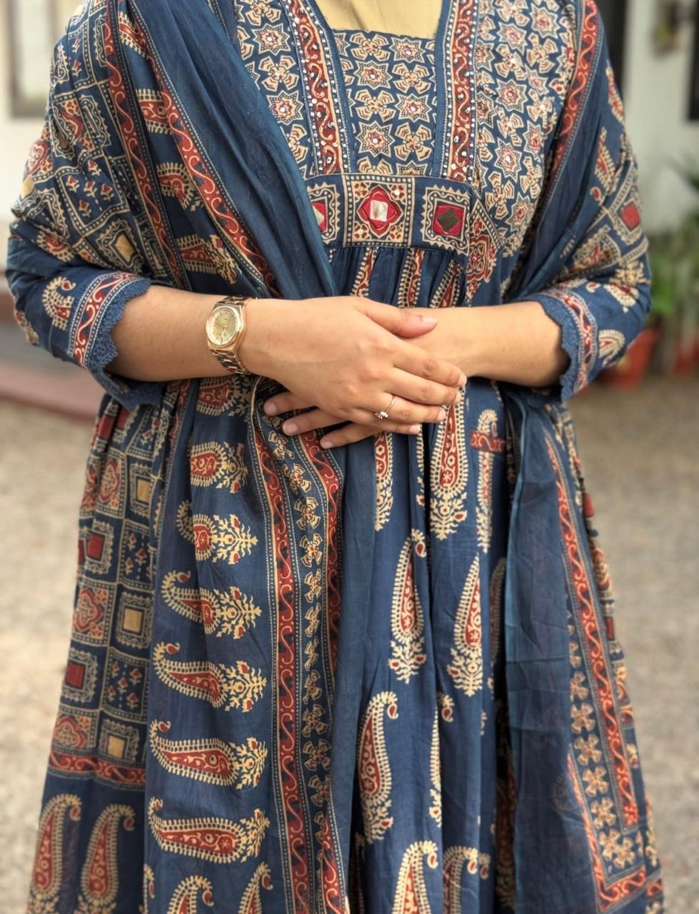 Women's V-Neck Blue Paisley Kurta and Wide-Leg Pants